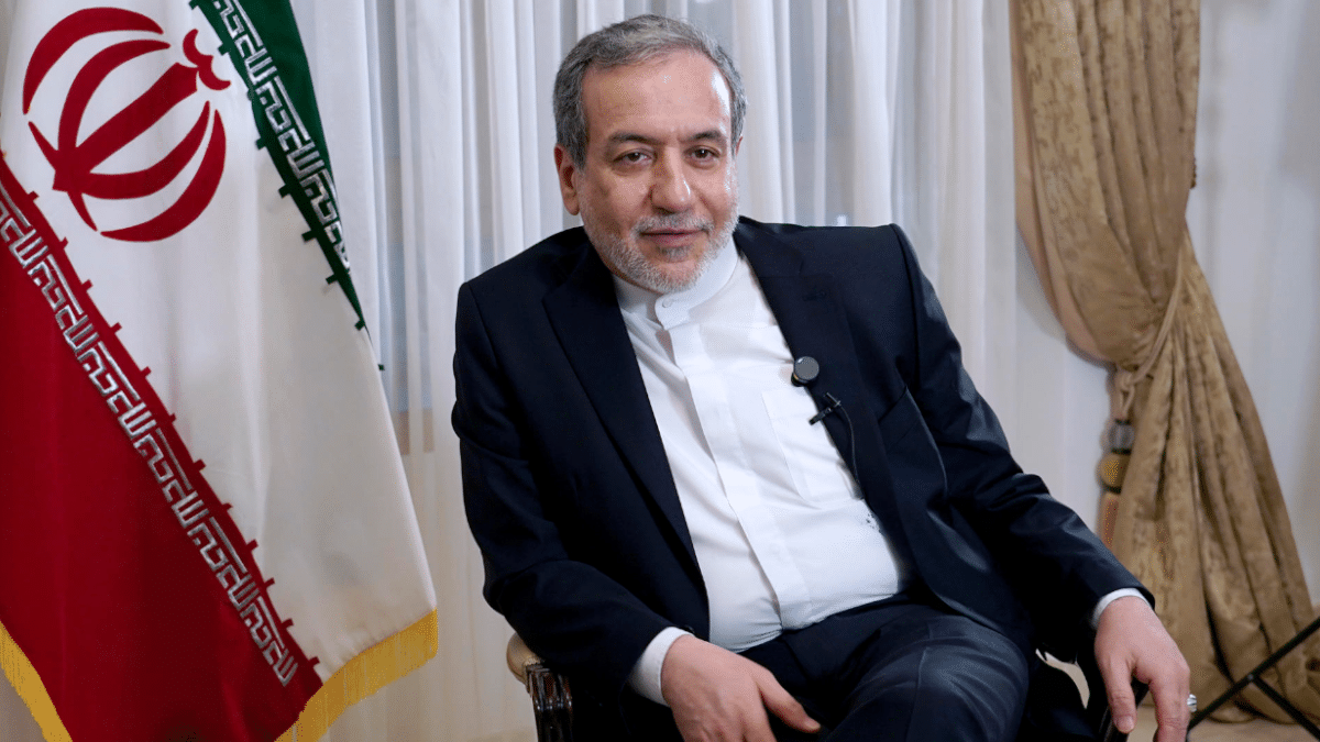 El ministro de Exteriores iraní, Abás Araqchi, en una entrevista el pasado miércoles en la embajada iraní en Lisboa.