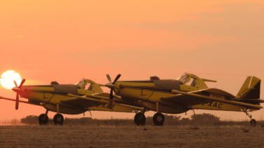 Los aviones que sobrevuelan los países buscando sus tesoros naturales