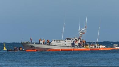 Marruecos pide ayuda a España para reflotar su patrullera encallada en Melilla 