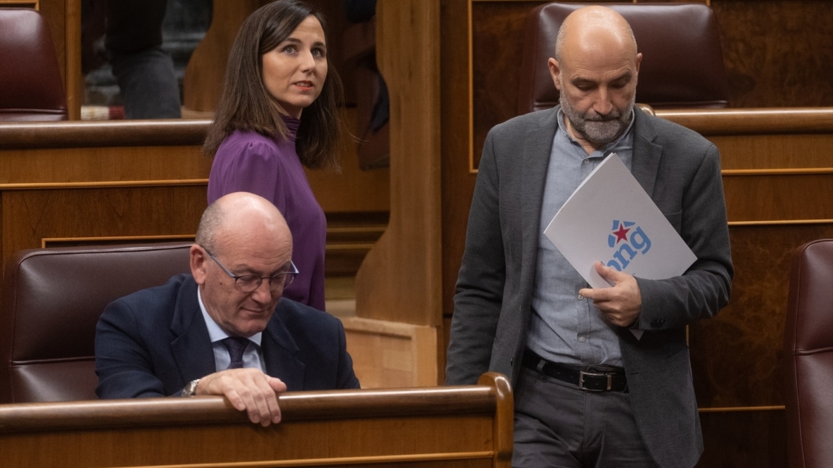 La secretaria general de Podemos, Ione Belarra, y el diputado del BNG, Néstor Rego, en un pleno del Congreso