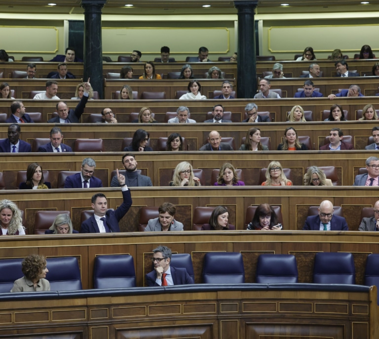 PNV y Junts se alían con el PP para tumbar el gravamen a las energéticas