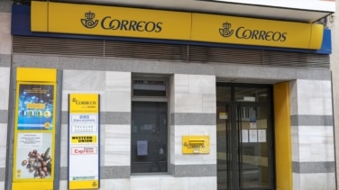 Correos, designado por el Gobierno como operador postal universal hasta 2030 en plena crisis de la compañía pública