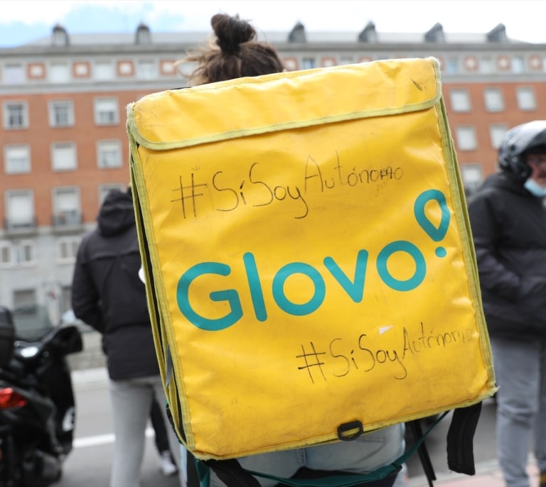 El fin de los 'falsos autónomos' de Glovo: "Ahora todos los focos están en Uber"