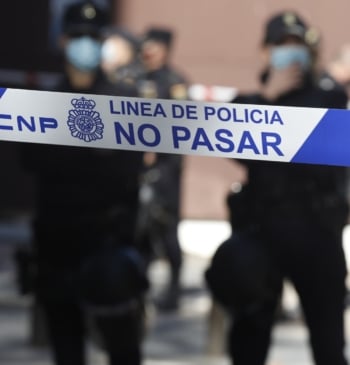 La Policía salva 'in extremis' la vida a una mujer que se [...]