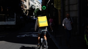 Glovo cambia de modelo y contratará a sus repartidores en España