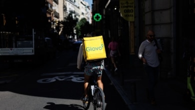 Glovo cambia de modelo y contratará a sus repartidores en España