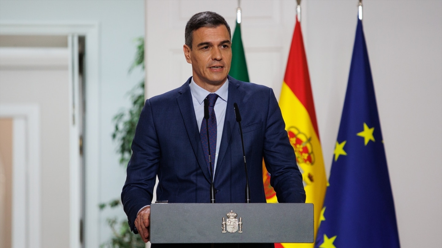 El presidente del Gobierno, Pedro Sánchez, comparece en una rueda de prensa tras una reunión, en el Complejo de la Moncloa