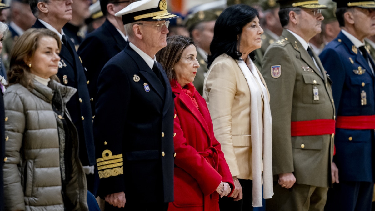 La ministra de Defensa, Margarita Robles, el Jefe de estado Mayor de la Defensa, Javier Fernández Sánchez, y la directora del CNI, Esperanza Casteleiro, el pasado 5 de diciembre de 2024 en Madrid