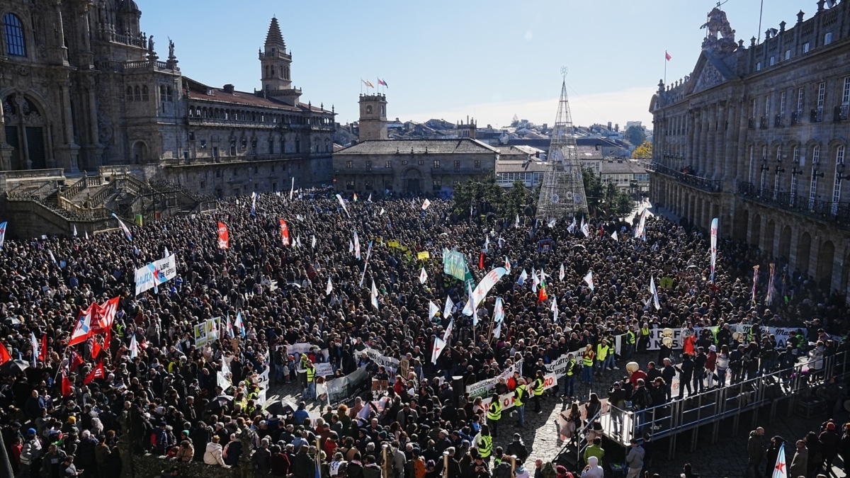 Manifestación en Santiago contra la fábrica de celulosa de Altri.