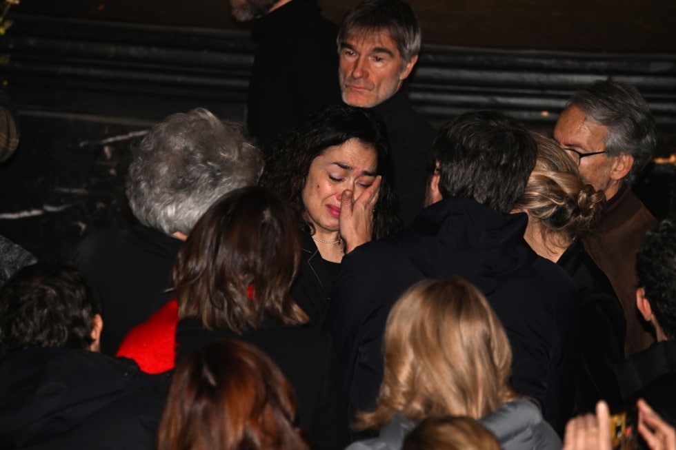 Chema Prado y María Isasi asisten a la capilla ardiente de Marisa Paredes en el Teatro Español, a 18 de diciembre de 2024, en Madrid (España). La actriz Marisa Paredes falleció este pasado martes a los 78 años. José Oliva / Europa Press CAPILLA ARDIENTE;TEATRO ESPAÑOL;MUERTE;MARISA PAREDES;18 DICIEMBRE 2024;PIXELADA 18/12/2024