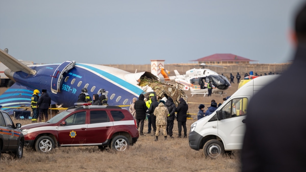 Azerbaiyán Airlines asegura que el avión siniestrado sufrió interferencias físicas y técnicas "externas" y apunta a Rusia