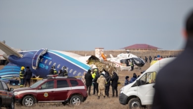 Azerbaiyán Airlines asegura que el avión siniestrado sufrió interferencias físicas y técnicas "externas" y apunta a Rusia