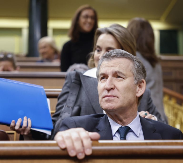 El PP confía en mejorar resultados si algún barón aprieta el botón electoral ante el reto autonómico de Vox