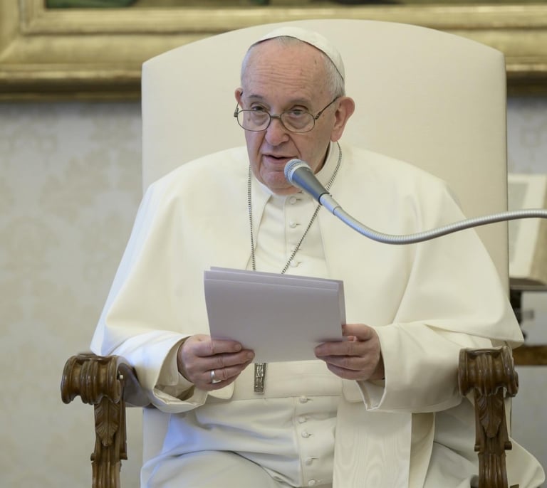 El Papa no rezará el Ángelus desde la ventana del Palacio Apostólico por un resfriado