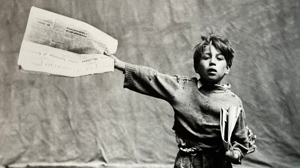 Newspaper Boy (detalle)