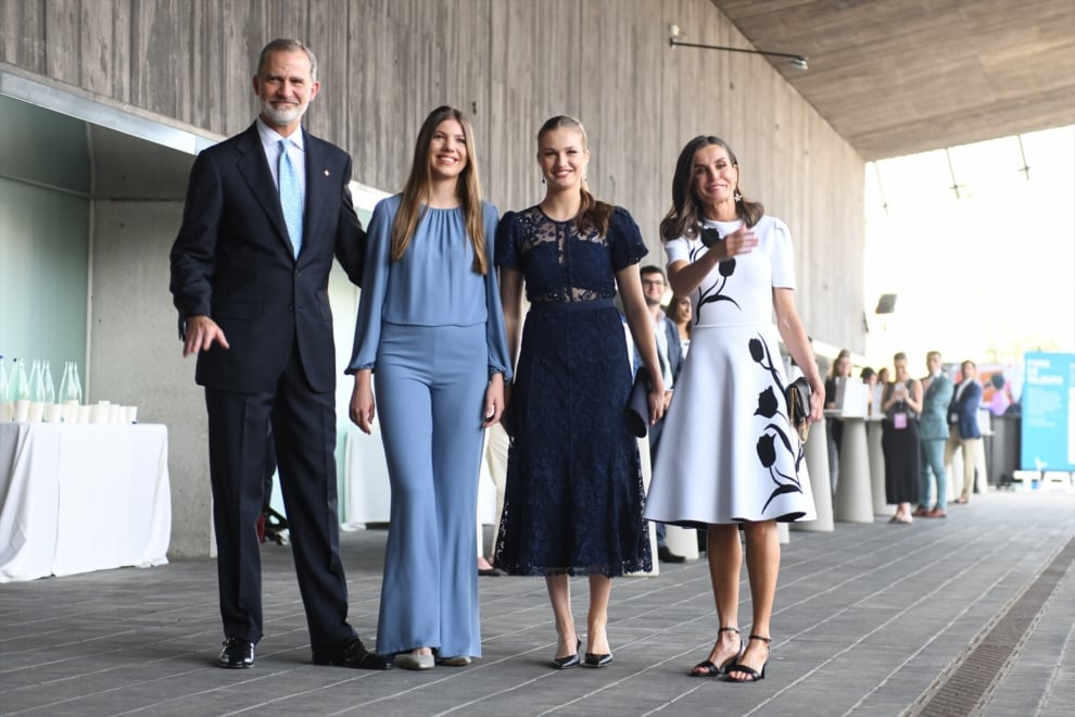 El rey Felipe VI; la infanta Sofía; la princesa Leonor y la reina Letizia a su llegada al Palacio de Congresos Costa Brava, donde se celebraron los últimos premios Princesa de Girona.