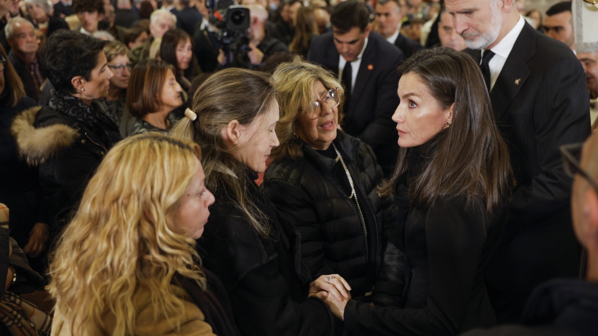 El rey Felipe VI y la reina Letizia durante el funeral por las víctimas de la DANA celebrado este lunes en la catedral de Valencia.