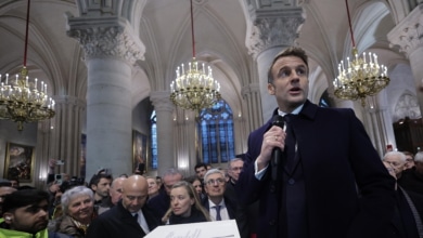 Macron, anfitrión en Notre-Dame, mientras busca un primer ministro de 'consenso republicano'