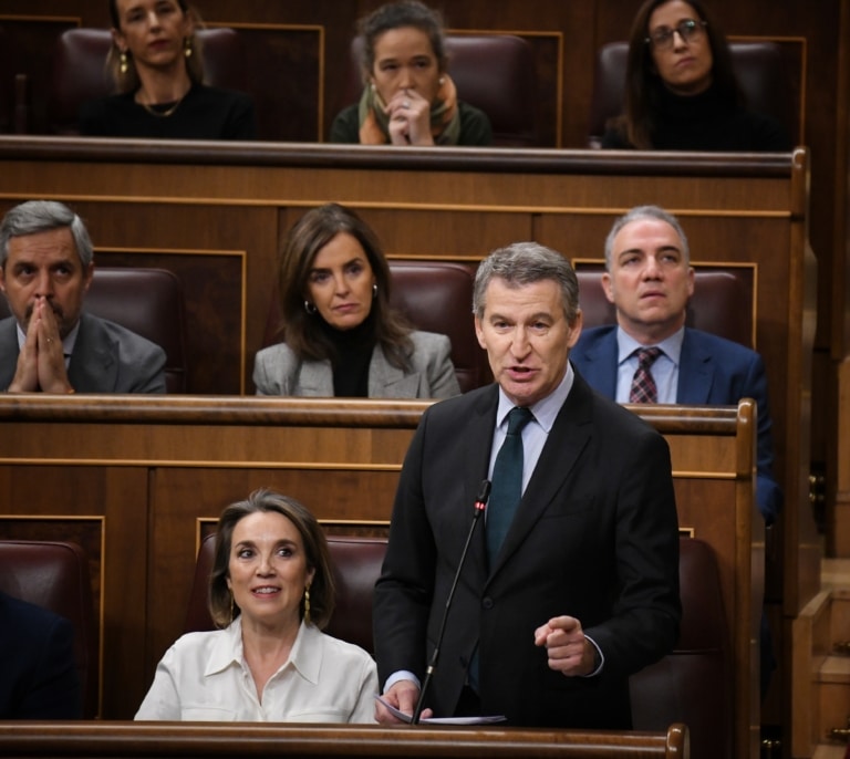 El PP mantiene su oferta de mano tendida a Junts para plantear una moción de censura