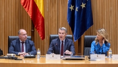 El PP acusa a Vox de "rescatar" al Gobierno y se niega a una foto con el ministro Torres por sus vínculos con Aldama