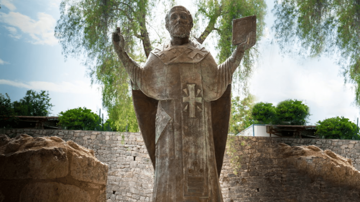 Estatua de San Nicolás