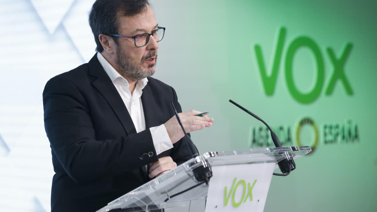 El portavoz nacional de Vox, José Antonio Fúster, este lunes en rueda de prensa desde la sede nacional de Madrid