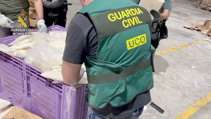 Desarticulada una organización criminal que introducía cocaína en frutas