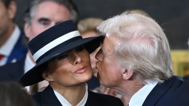 El sombrero antibesos de Melania Trump: la elección de estilo más comentada