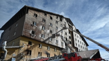 Al menos 69 muertos y 68 heridos en el incendio de un hotel de esquí en Turquía