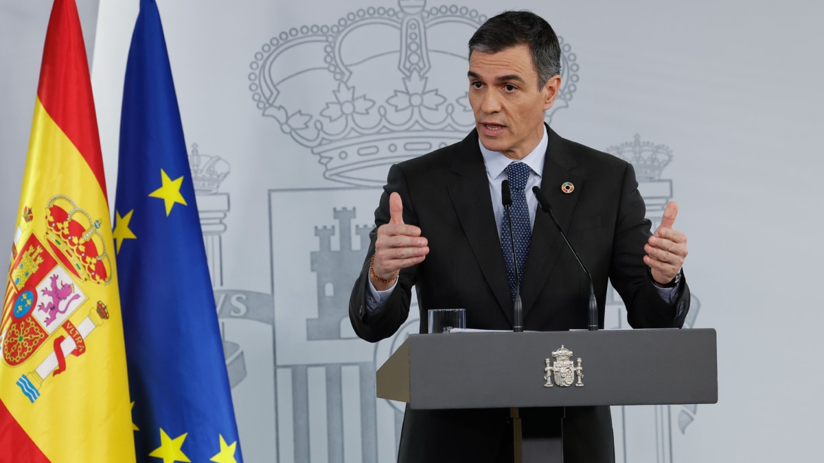 MADRID, 28/01/2025.- El presidente del Gobierno, Pedro Sánchez, ofrece una rueda de prensa al término de la reunión del Consejo de Ministros, este martes en Madrid. EFE/J.P. Gandul