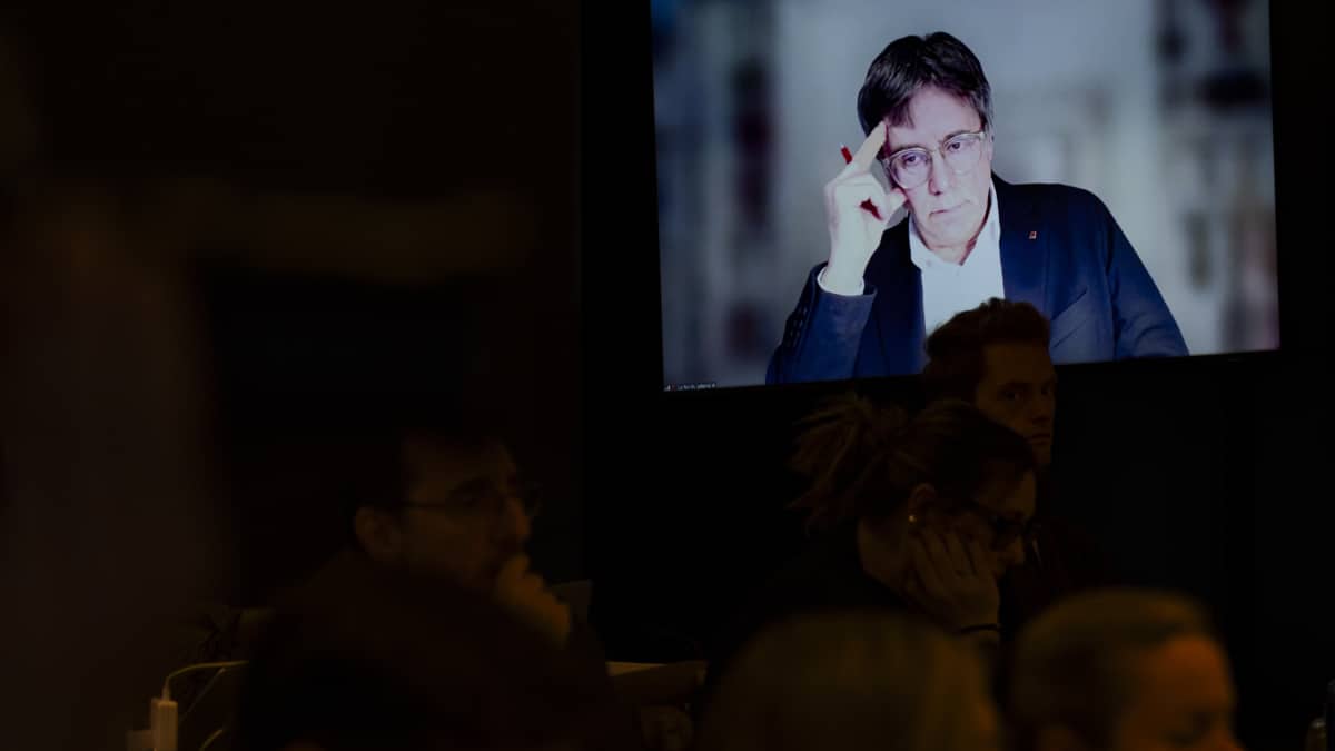 -FOTODELDÍA- CARDONA (BARCELONA) (ESPAÑA), 08/01/2025.- El presidente de JxCat Carles Puigdemont ha comparecido este miércoles en Cardona (Barcelona) de forma telemática en unas jornadas de trabajo del grupo de JxCat en el Parlament para preparar el nuevo periodo de sesiones para preparar el nuevo periodo de sesiones. EFE/ Siu Wu