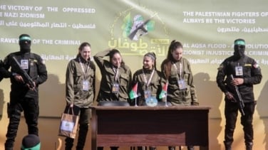 Hamás entrega a las cuatro mujeres soldado israelíes entre cientos de militantes y civiles gazatíes