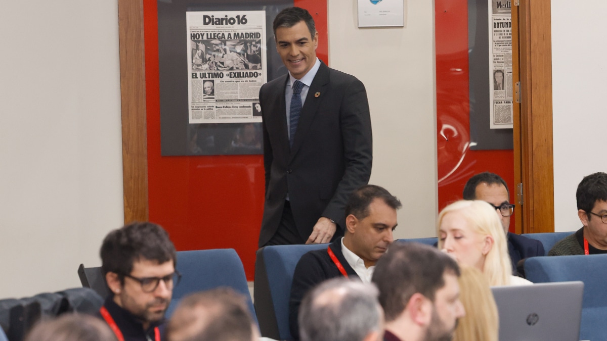 MADRID, 28/01/2025.- El presidente del Gobierno, Pedro Sánchez, a su llegada para ofrecer una rueda de prensa al término de la reunión del Consejo de Ministros, este martes en Madrid. EFE/J.P. Gandul