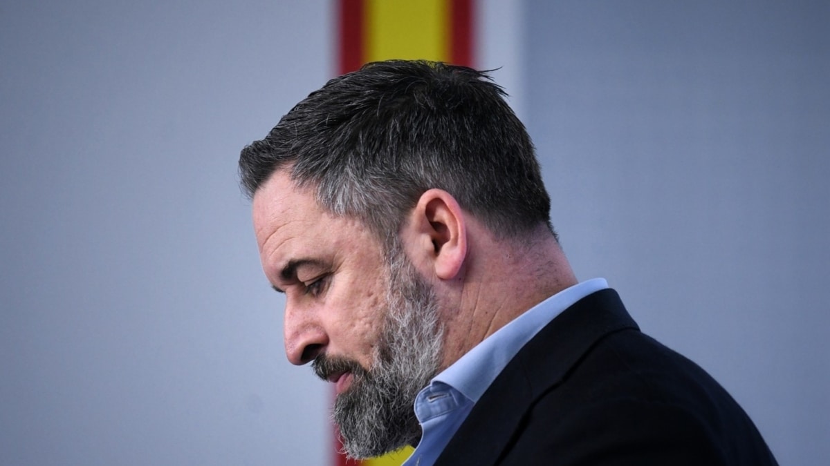 El líder de Vox, Santiago Abascal, este lunes, en una rueda de prensa en la sede nacional del partido