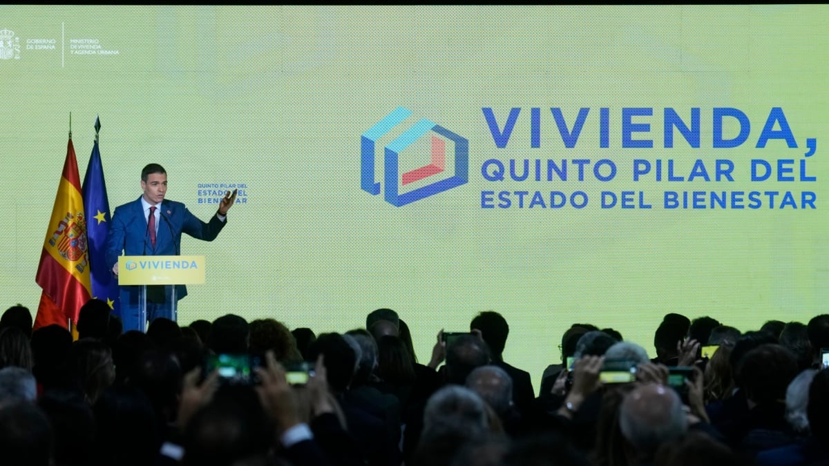 MADRID, 13/01/2025.- El presidente del Gobierno Pedro Sánchez clausura el foro 'Vivienda: quinto pilar del Estado del bienestar' organizado por el Gobierno sobre el problema del acceso a la vivienda, este lunes, en Madrid. EFE/ Borja Sánchez-trillo