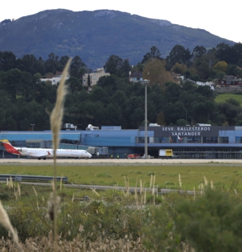 La borrasca 'Herminia' obliga a cancelar y a desviar vuelos en Galicia [...]