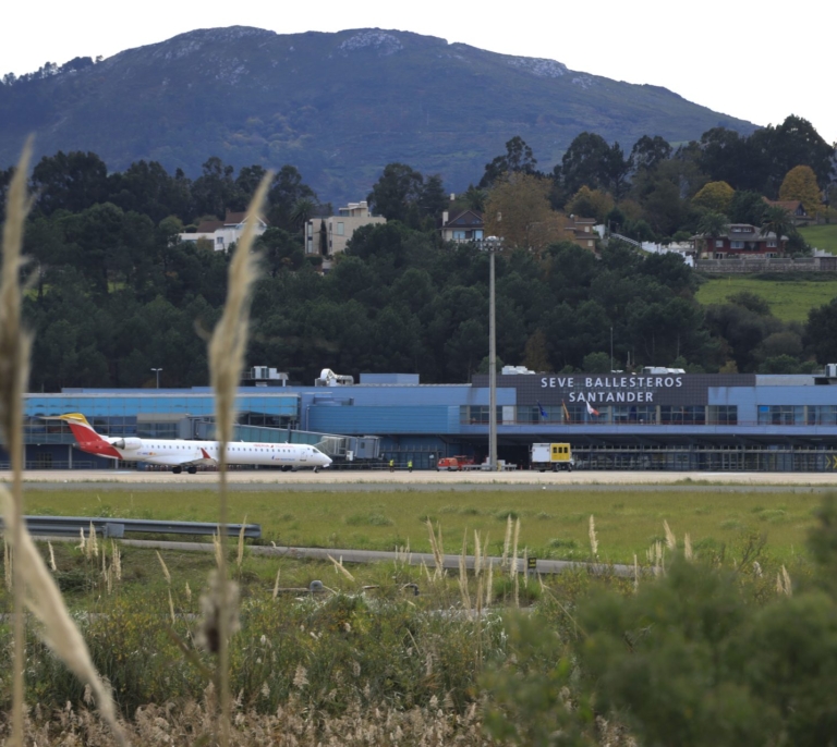 La borrasca 'Herminia' obliga a cancelar y a desviar vuelos en Galicia y Santander