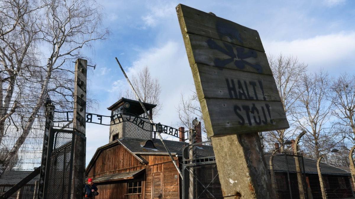 Entrada al campo de concentración de Auschwitz-Birkenau