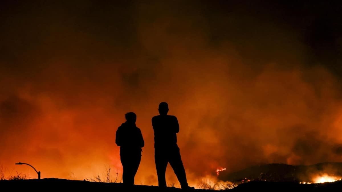 Miles de evacuados por Hughes, el nuevo incendio cerca de Los Ángeles