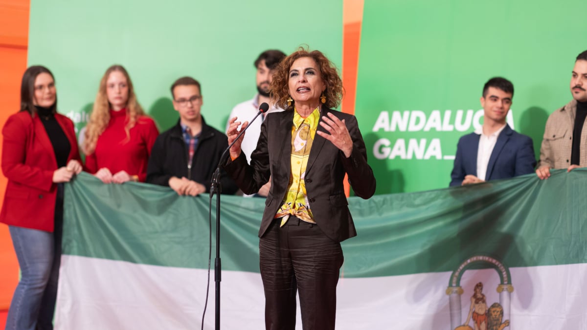 Cártama (Málaga), 17/01/2025. La candidata a presidir el PSOE andaluz, María Jesús Montero, en la Tenencia de alcaldía de la Estación de Cartama en su primer acto en la provincia de Málaga. EFE/Carlos Díaz