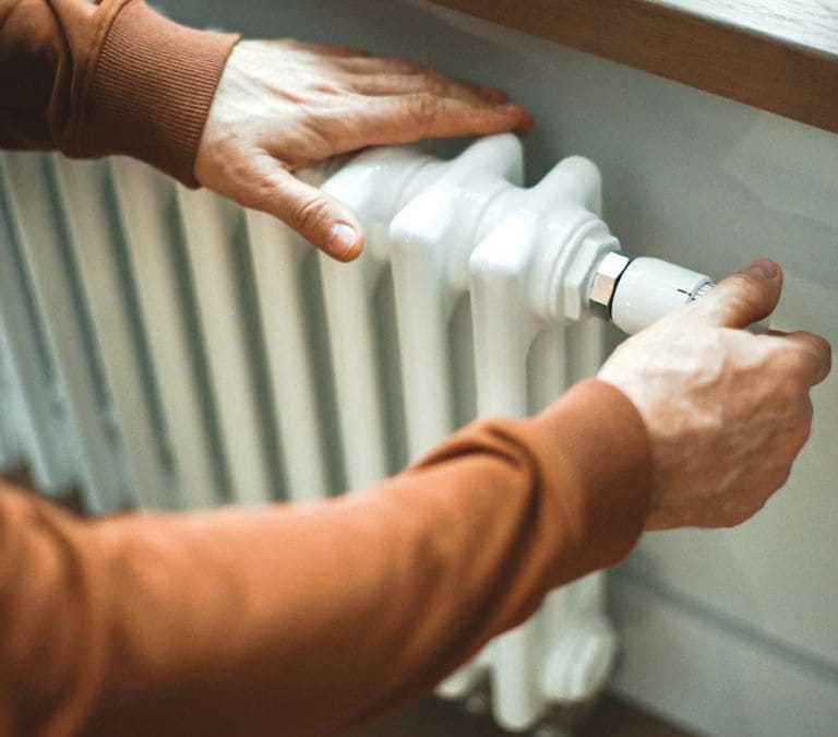 La forma de ampliar el calor de un radiador: solo necesitas una botella de plástico