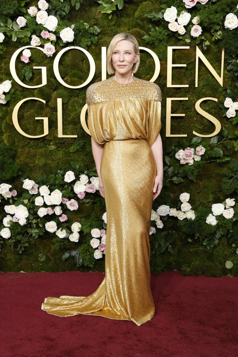 Cate Blanchett posa en la alfombra roja de los Globos de Oro 2025.