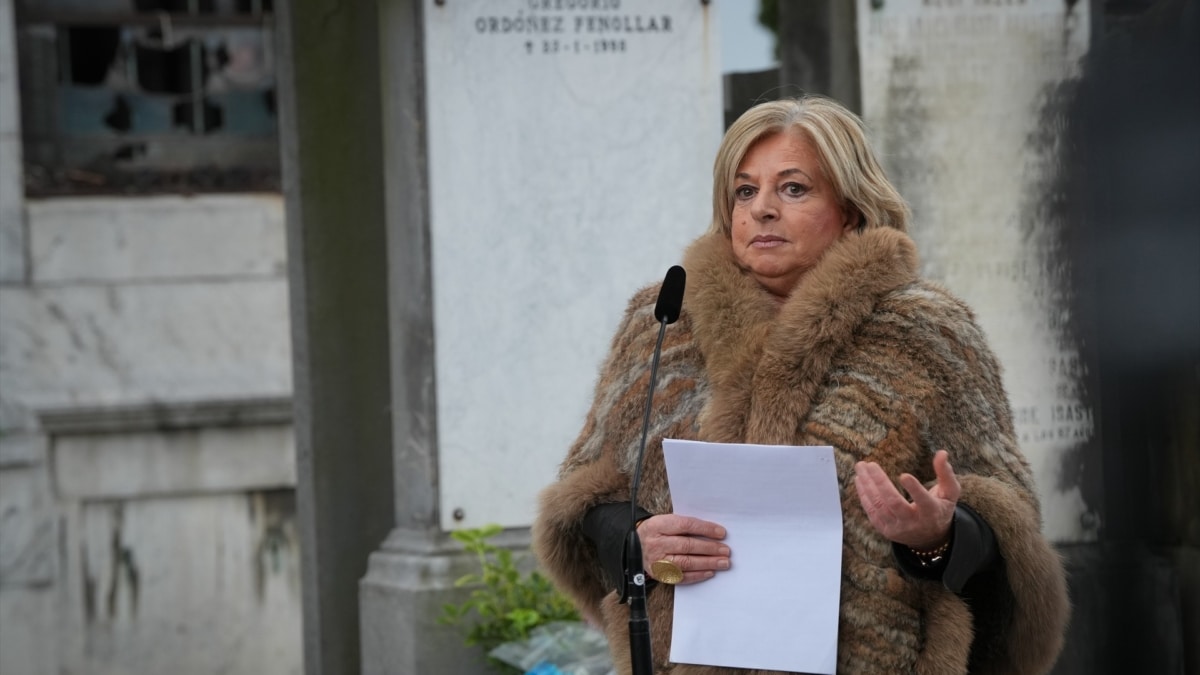 La presidenta de Covite y hermana de Gregorio Ordóñez, Consuelo Ordóñez, interviene durante el homenaje a su hermano, este sábado en San Sebastián