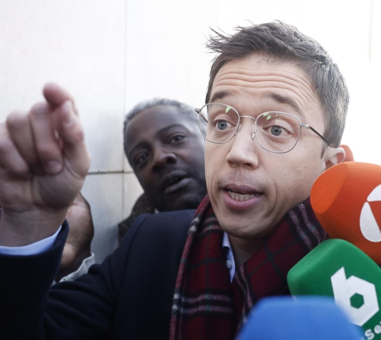 El juez del caso Errejón descarta incluir como prueba la causa por maltrato archivada contra el exmarido de Mouliaá