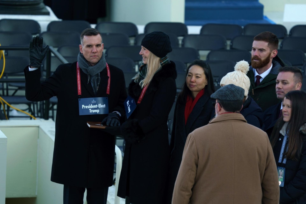 Los dobles del presidente electo Donald Trump, el futuro vicepresidente JD Vance y sus esposas ensayan para la toma de posesión del lunes.