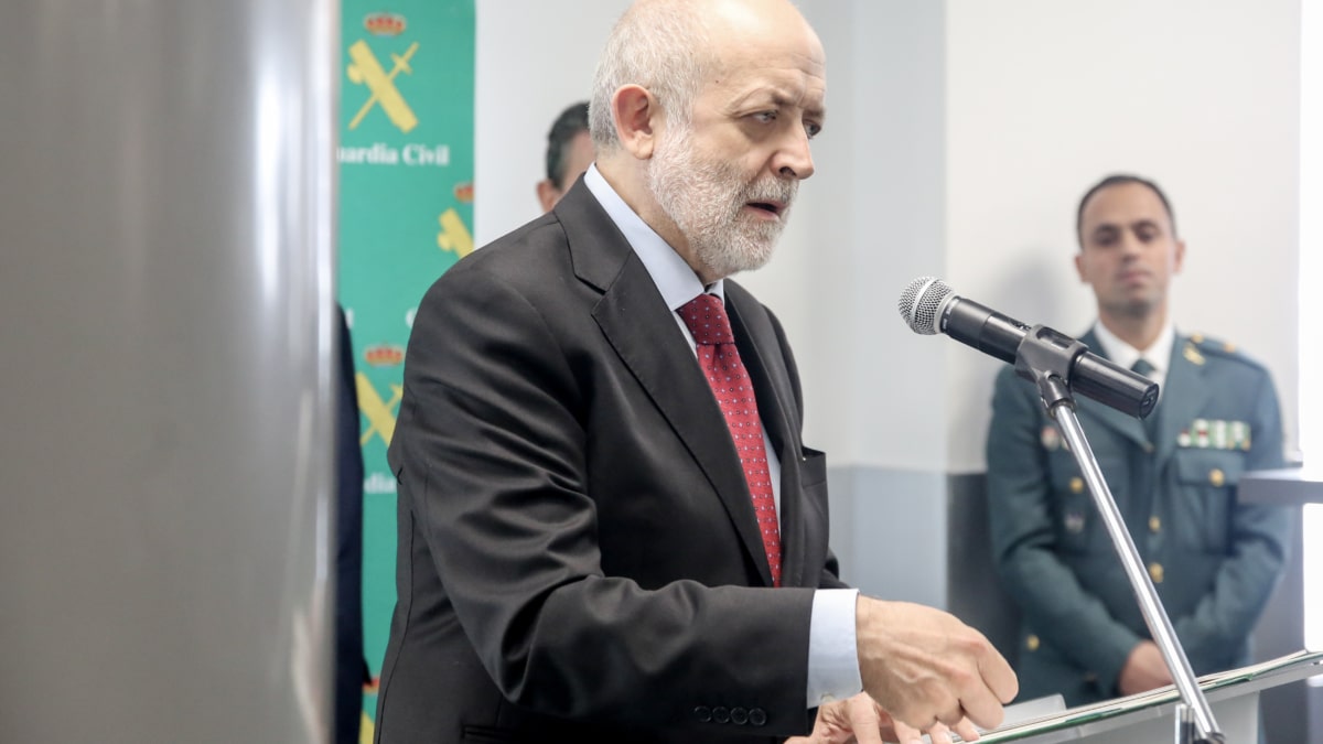 El exdirector general de la Guardia Civil, Félix Azón, durante la inauguración de las nuevas dependencias de la Intervención de Armas y Explosivos de Madrid, el 7 de febrero de 2019