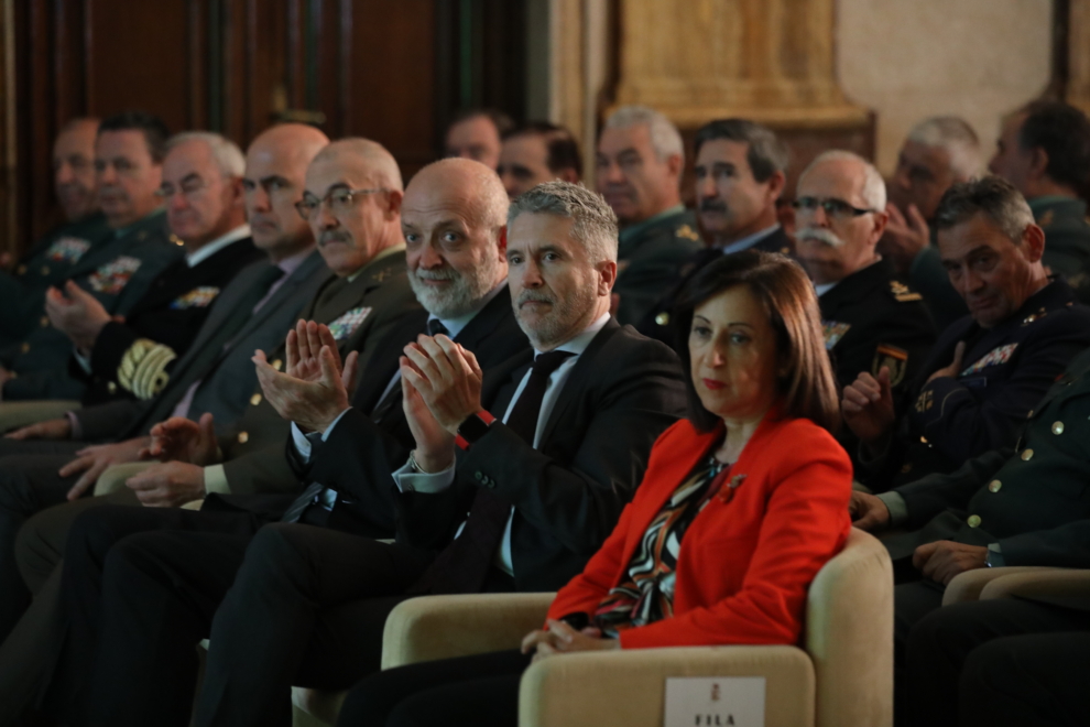 La ministra de Defensa, Margarita Robles, Margarita Robles; el ministro de Interior, Fernando Grande-Marlaska, y el director general de la Guardia Civil, Félix Vicente Azón, durante el acto de entrega de los Premios Guardia Civil 2018.