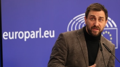 Comín niega el acoso sexual y psicológico a un exasesor de Junts que le ha denunciado ante el Parlamento Europeo