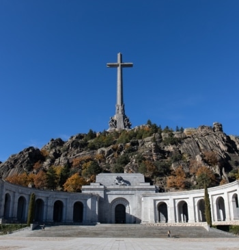 El Supremo absuelve al hombre que pintó la tumba de Franco en [...]