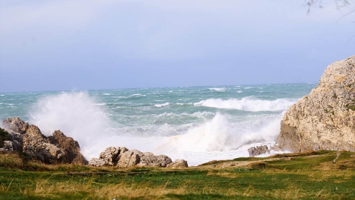 Viento causa caos: 16 incidencias atendidas por 112 en Cantabria